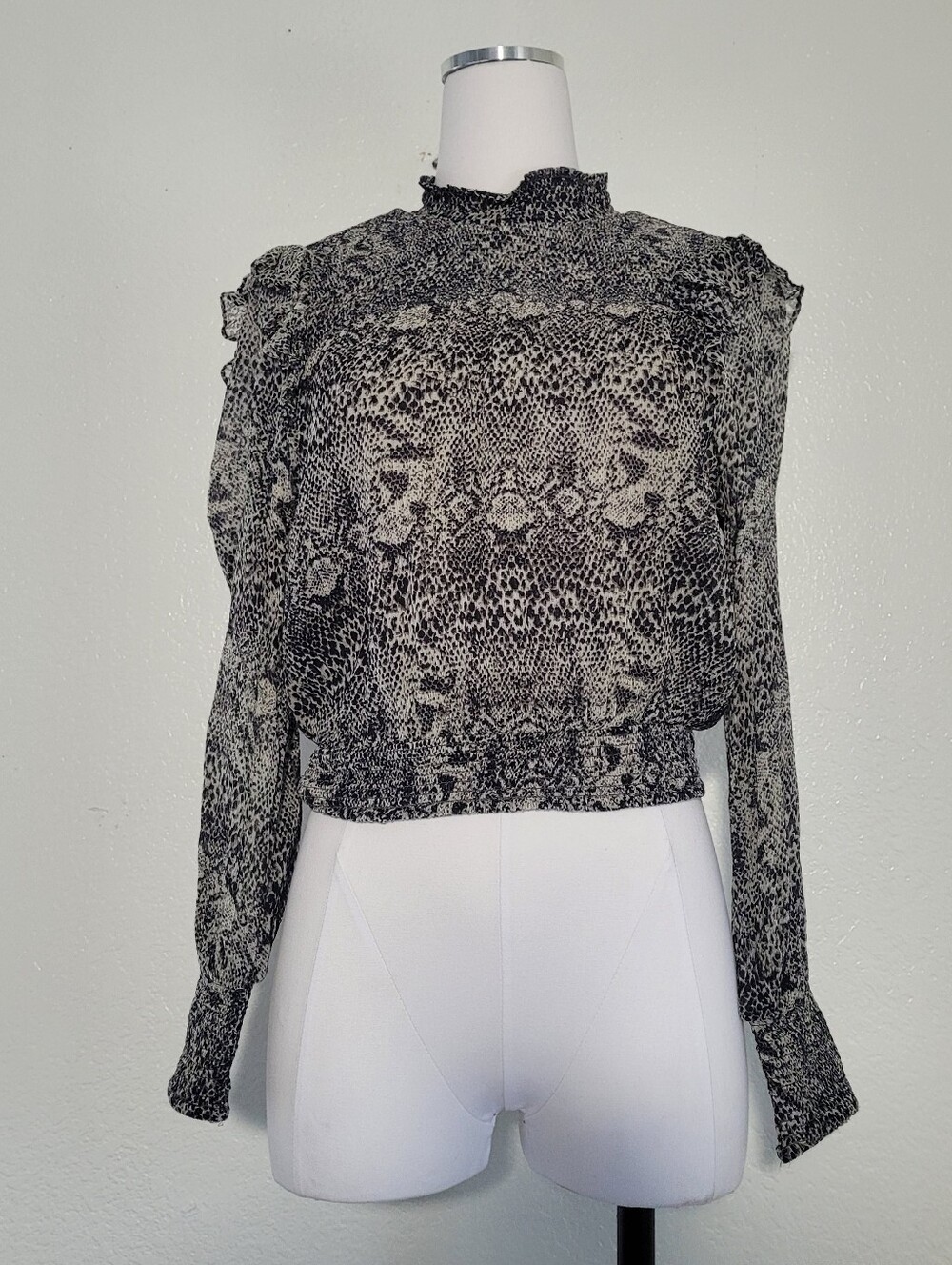 Free People Roma Blouse Snake Print High Neck Silhouette Ruffle Detail Sz Small - Picture 3 of 10
